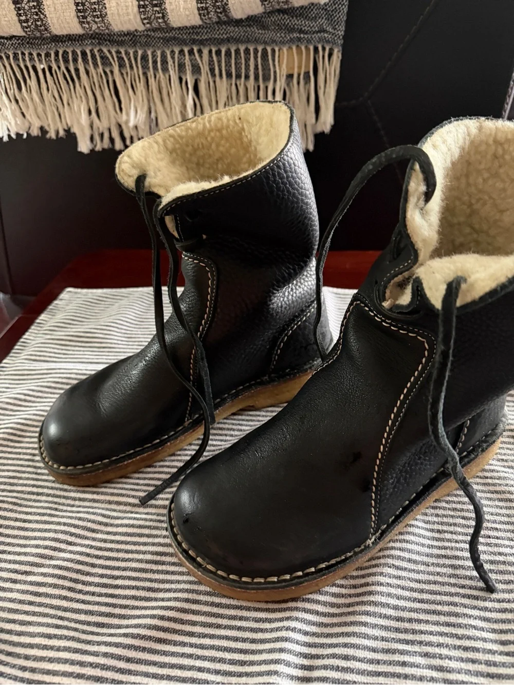 Women's Black Shearling-Lined Lace-Up Winter Boots